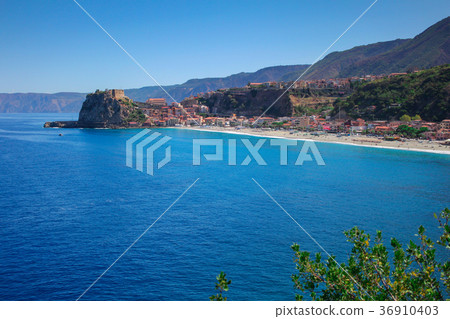 The city with the beach of the sea 36910403