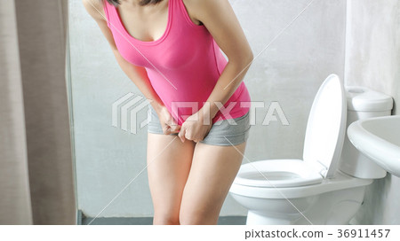 woman with urine urgency 36911457