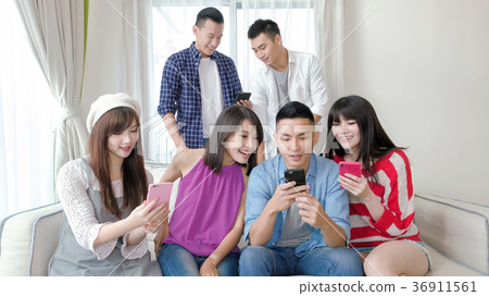 young people use phone 36911561