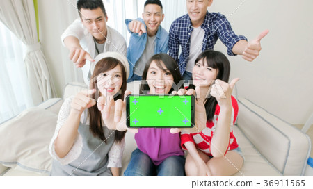 young people show screen to you 36911565