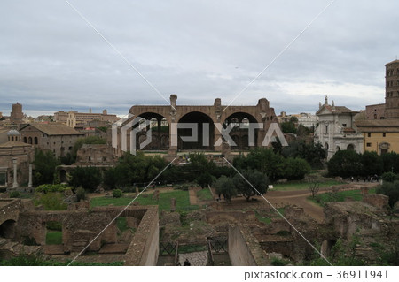Foro Romano Maxentius's Basilica Foro Romano Maxentius's Basilica 36911941