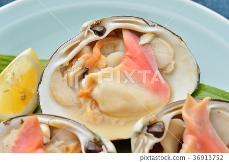 Sea clam, spat, clam, and clam. Grilled, grilled, grilled on the beach. Sea clam, spat, clam, and clam. Grilled, grilled, grilled on the beach. 36913752