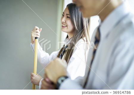 學生打掃教室 36914786