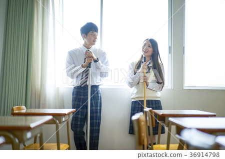 學生打掃教室 36914798