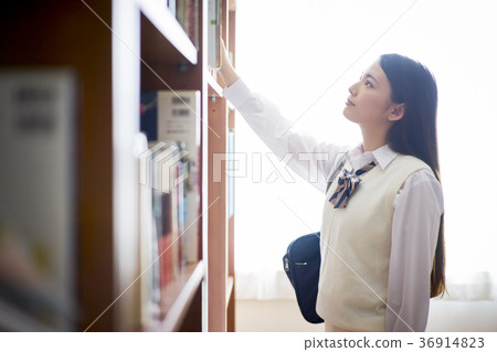 Students in the library Students in the library 36914823