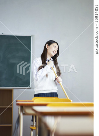 學生打掃教室 36914853