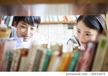圖書館裡的學生 圖書館裡的學生 36914875