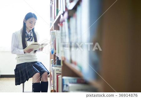 圖書館裡的學生 36914876