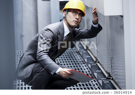 戴頭盔的商人 戴頭盔的商人 36914914