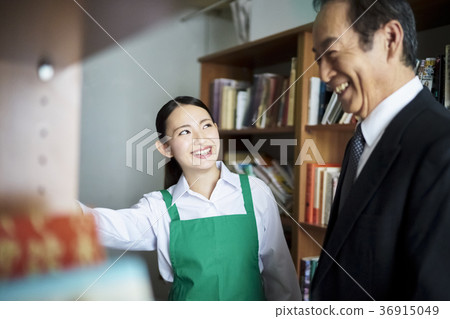 Working librarian 36915049