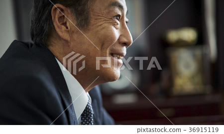 Businessman Senior 36915119