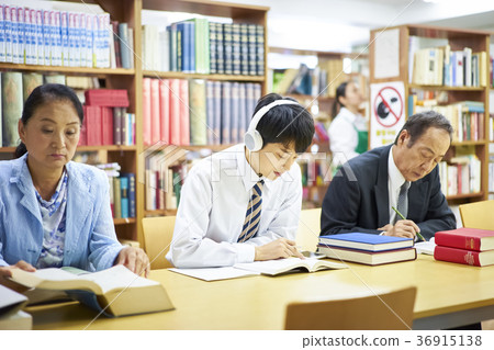 在圖書館學習 在圖書館學習 36915138