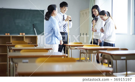 學生打掃教室 36915197