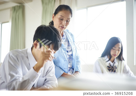 老師高級女人 老師高級女人 36915208