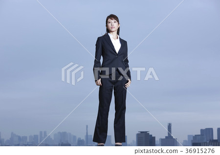 Business woman standing on the rooftop 36915276