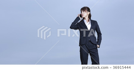 打電話的女商人 打電話的女商人 36915444