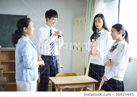 學生打掃教室 學生打掃教室 36915445