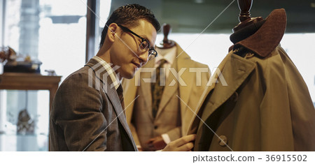 Men in men's clothing store Men in men's clothing store 36915502
