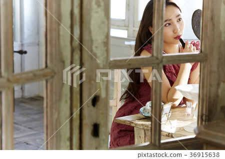 化妝的女人 36915638