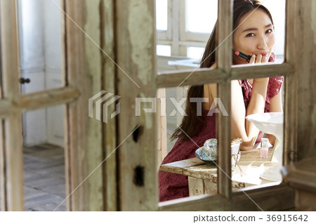 Women who make up makeup Women who make up makeup 36915642