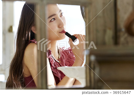化妝的女人 36915647