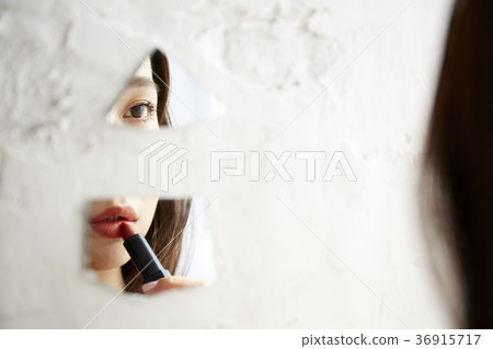 Beauty theme woman portrait Beauty theme woman portrait 36915717
