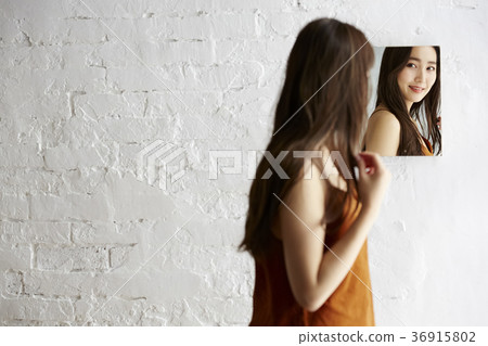Beauty theme woman portrait 36915802