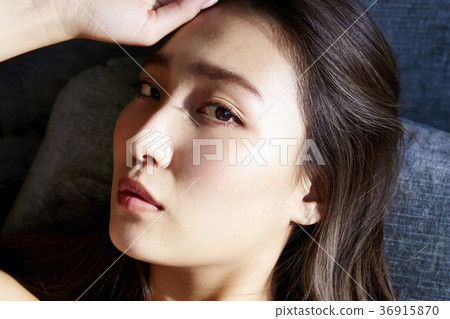 Beauty theme woman portrait Beauty theme woman portrait 36915870