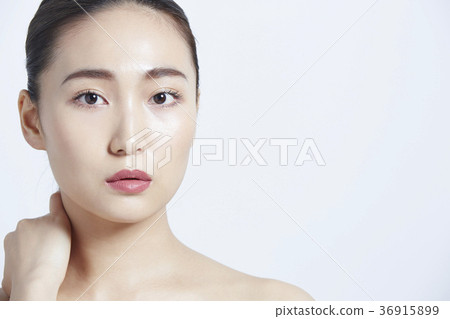 Beautiful woman beauty portrait 36915899