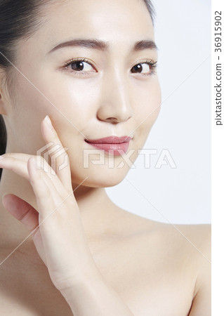 Beautiful woman beauty portrait 36915902