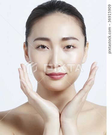 Beautiful woman beauty portrait 36915909