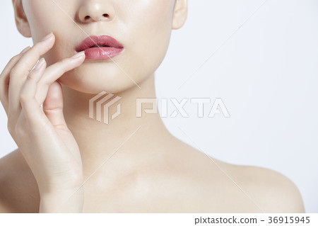 Beautiful woman beauty portrait 36915945
