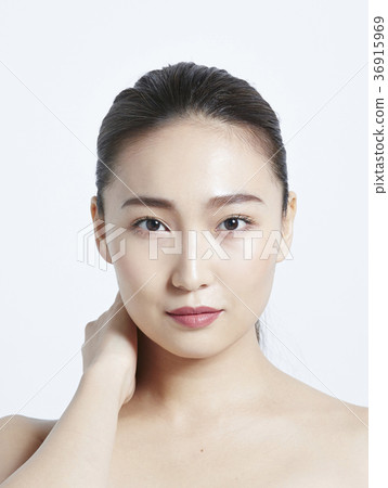 Beautiful woman beauty portrait 36915969