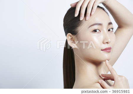 Beautiful woman beauty portrait 36915981