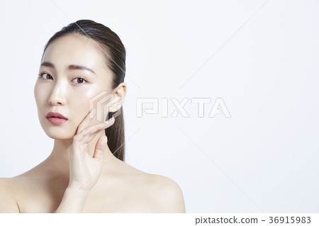 Beautiful woman beauty portrait 36915983