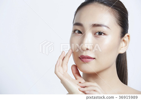 Beautiful woman beauty portrait 36915989