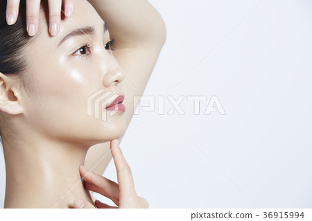 Beautiful woman beauty portrait 36915994