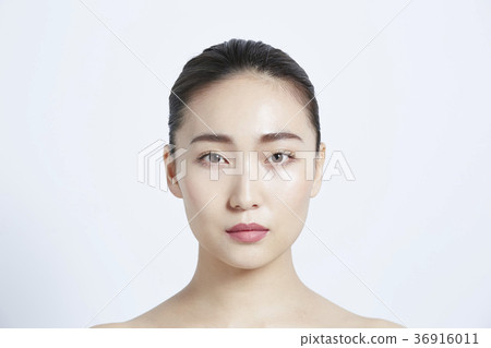 Beautiful woman beauty portrait 36916011