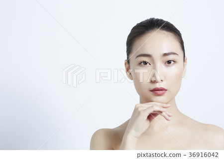 Beautiful woman beauty portrait 36916042