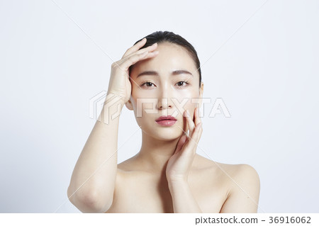 Beautiful woman beauty portrait 36916062