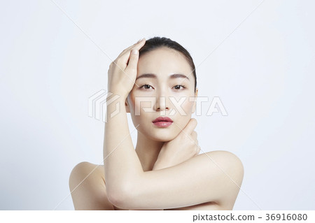 Beautiful woman beauty portrait 36916080