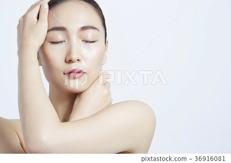 Beautiful woman beauty portrait 36916081