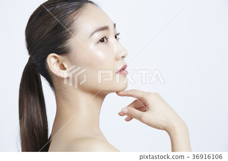 Beautiful woman beauty portrait 36916106