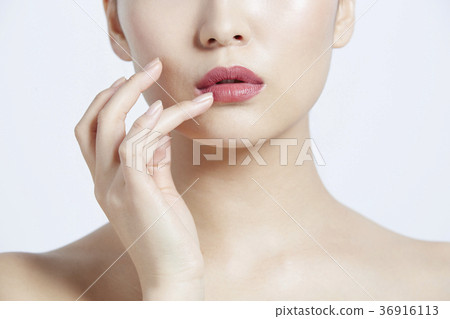 Beautiful woman beauty portrait 36916113
