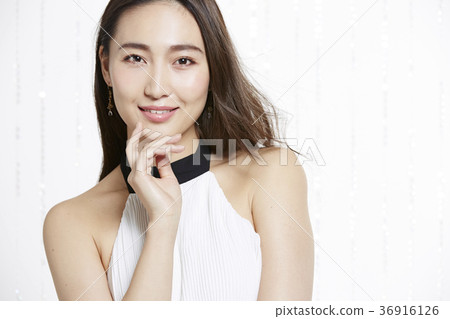 Beautiful woman beauty portrait 36916126