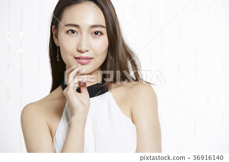 Beautiful woman beauty portrait 36916140