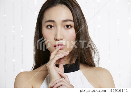 Beautiful woman beauty portrait 36916141