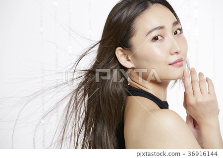 Beautiful woman beauty portrait 36916144