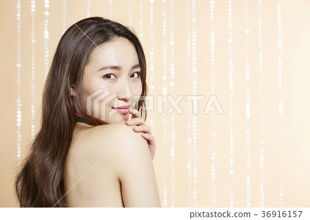 Beautiful woman beauty portrait 36916157