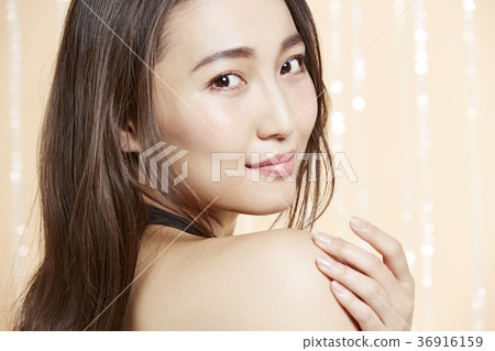 Beautiful woman beauty portrait 36916159